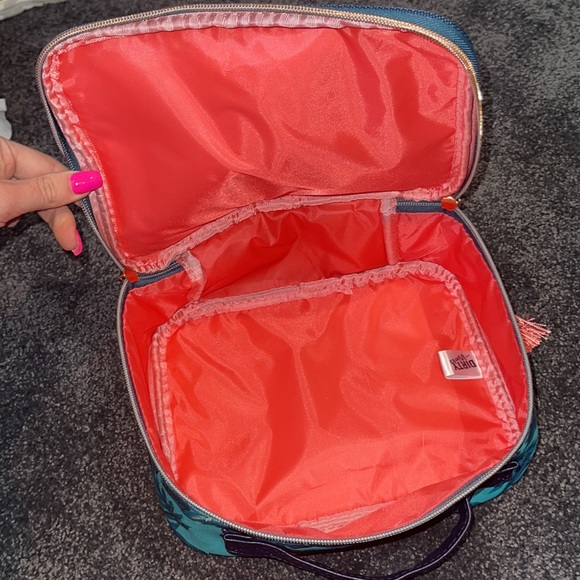 mostly used 4 a makeup bag but can also be used for toiletry. palms design - Picture 2 of 3